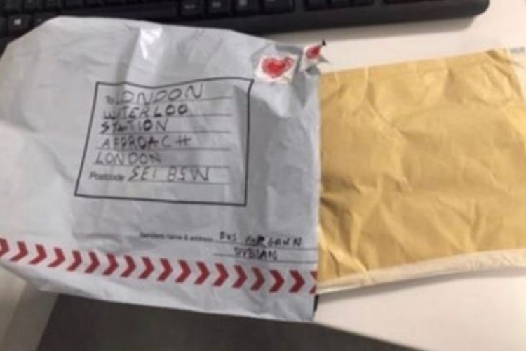 Gyanús, ismeretlen csomagot találtak két londoni repülőtéren és vasútállomáson 