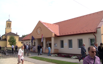 Átadták a bölcsődét Kisbajcson