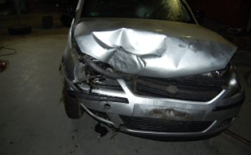 Villanyoszlopnak csapódott: nem volt jogosítványa