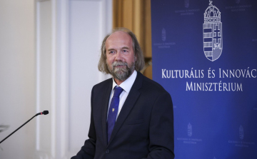 Tíz éve választották országos elnökké Horváth Pétert, a Révai igazgatóját