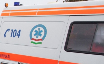 Ketten meghaltak egy gyorsvonattal összeütköző személyautóban Lócsnál