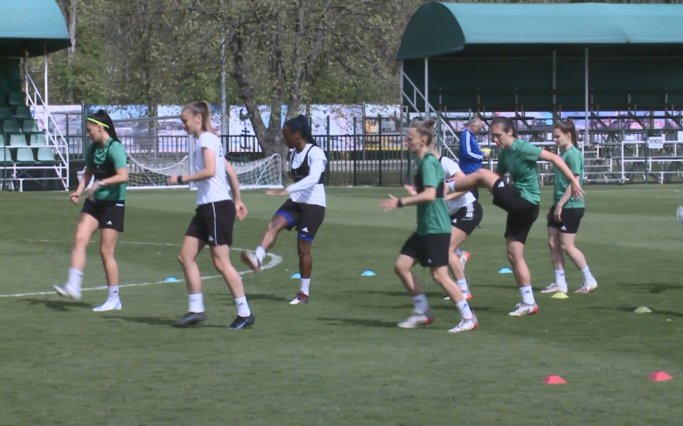 Történelmet lehet írni