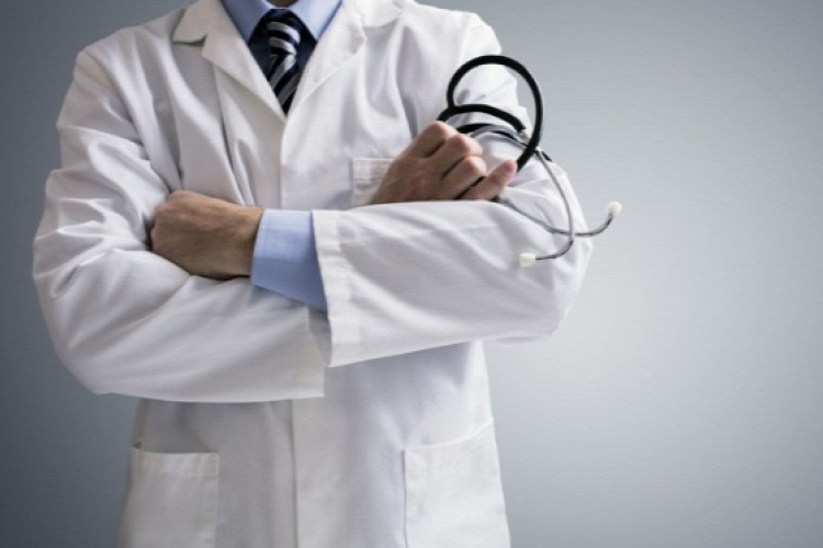 Mulasztás: Felelőtlen orvos miatt belehalt egy beteg a sérülésébe 