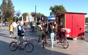 Forró lángost kaptak a bringások