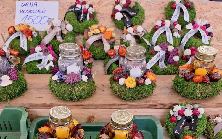 Elindult a koszorúvásár