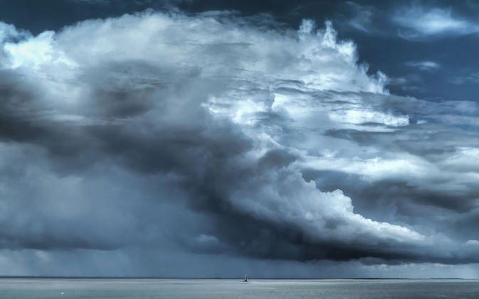 Megérkezett a hidegfront, több járásra már kiadták a riasztást