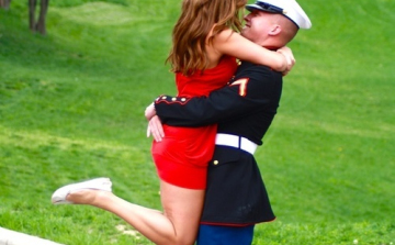 Megható pillanatok: hazaérkeznek a katonák 