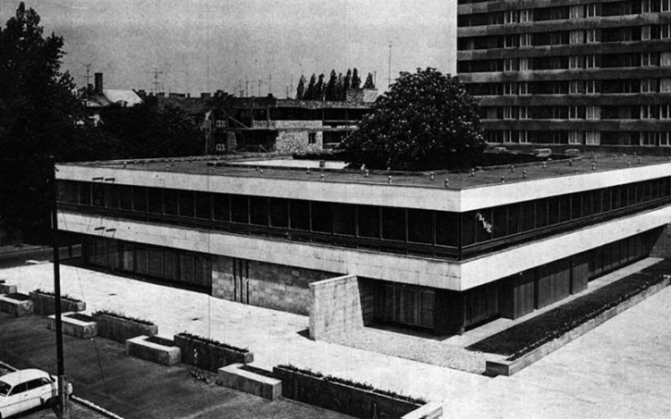 Békés megmozdulás a győri ifiházért