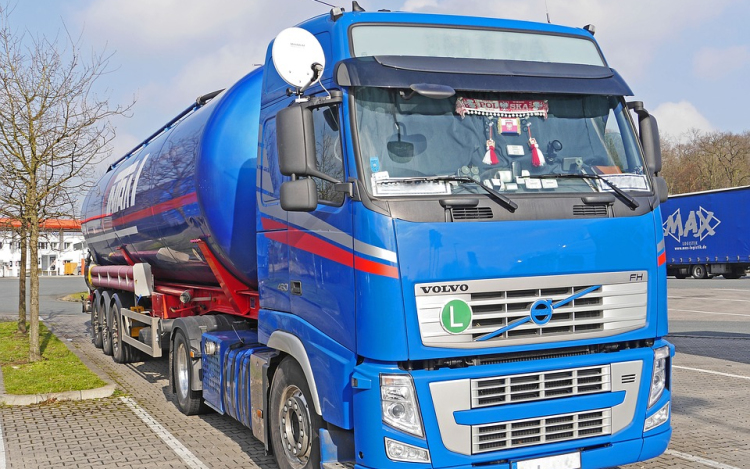 Fokozottan ellenőrzi a teherautókat és a buszokat hétfőtől a rendőrség