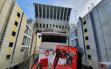 Üzempróbát tartottak Mosoni-Dunán épült zsilipen