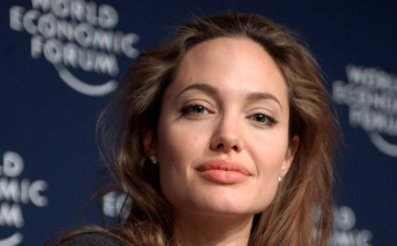 Átmeneti megállapodás: Jolie-é a kizárólagos felügyelet