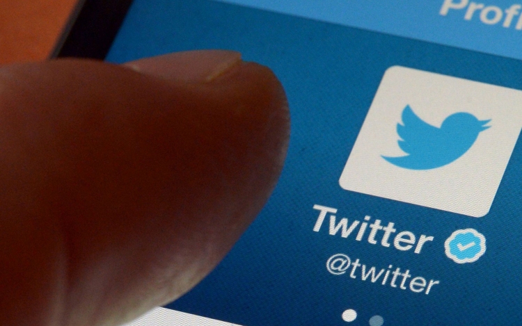 A Twitter nem szünteti meg vezető politikusok fiókjait 