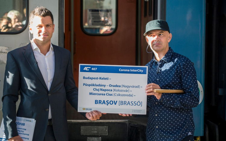 Útnak indult az első kétnyelvű vonat Brassóba