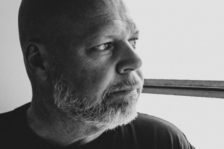 Elütötték az MTV műsorvezetőjét, csúnyán megrepedt a koponyája