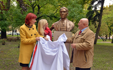 Ifjúsági íróink szobrai a Batthyány parkban