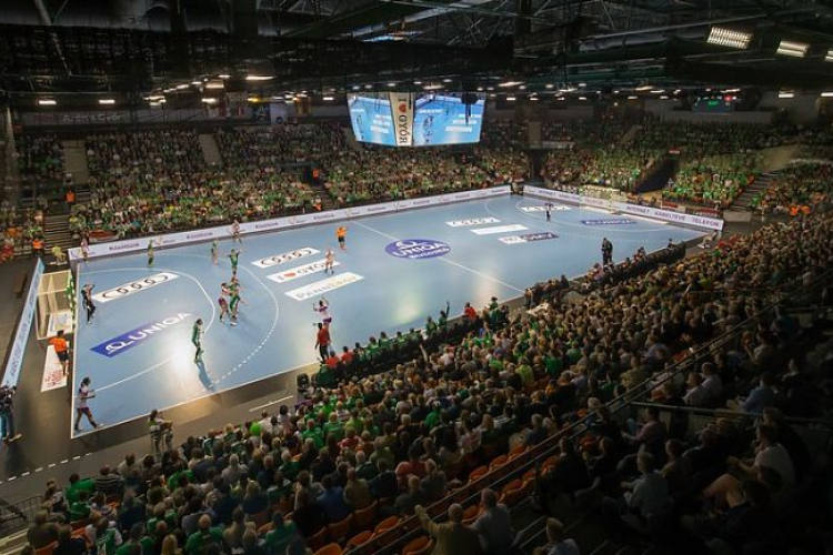 Álomcsapat, álomedző, álomcsarnok