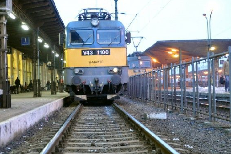 Rendőrök vittek el egy agresszív utast a miskolci vonatról