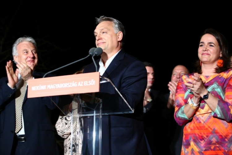 Orbán Viktor folyamatosan kapja a gratulációkat felsővezetőktől