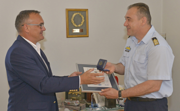 POLGÁRMESTERI KÖSZÖNET A LEKÖSZÖNŐ PARANCSNOKNAK