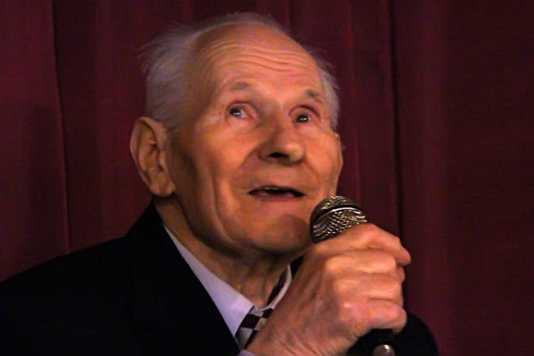 Elhunyt Uhrin Benedek 