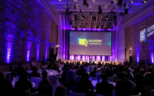 Dííjat nyert Kovács Patrícia, Majka és az Áll az alku is