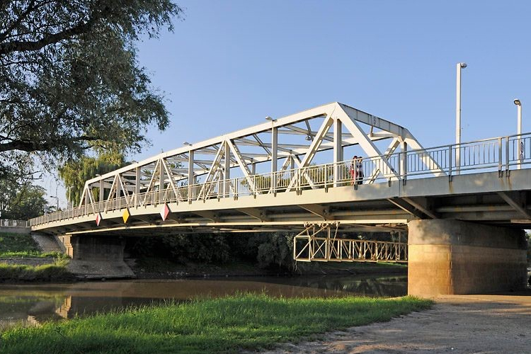 Lezárták a Petőfi hidat Győrben