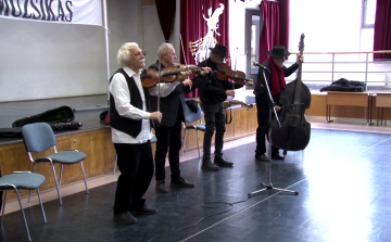 Rendhagyó énekóra a Muzsikással