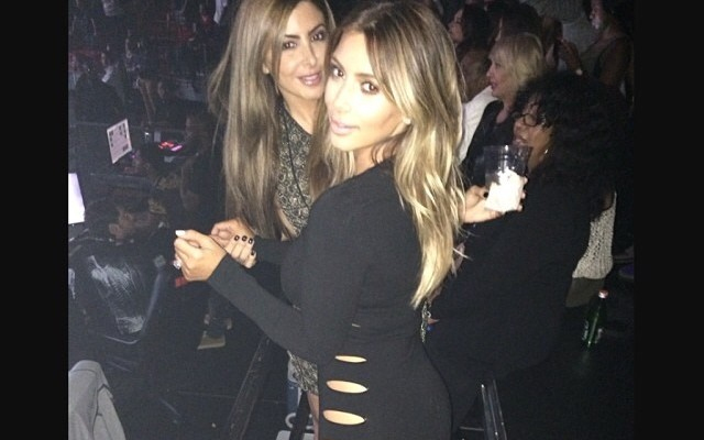 Így bulizik Kim Kardashian a szülés után 