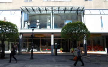 Szeretem Győrt  fa díszítése a Baross úton 