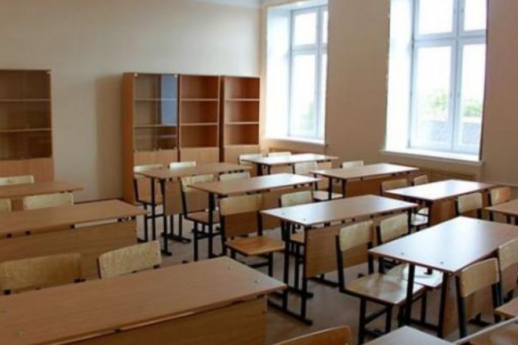 Túszul ejtette diákjait a 70 éves tanárnő