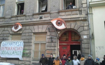 Házfoglalás - Rendőrség: 28 embert állítottak elő - FRISSÍTETT