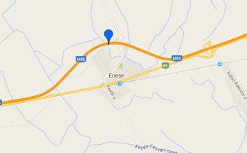 Autó ütközött szalagkorlátnak Enesénél - 