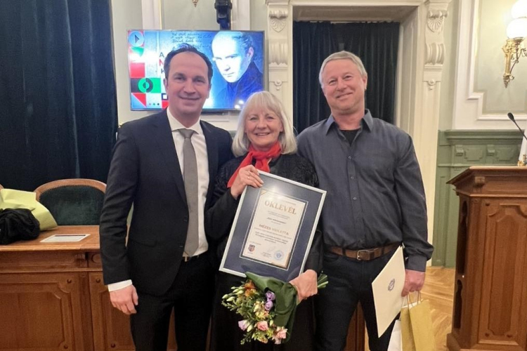 Háromszoros elismerés