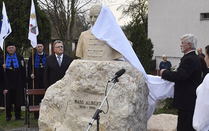 Wass Albert szobrot avattak 