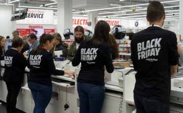 Indul a Black Friday: szenzációs leárazásokkal várnak a boltok és webáruházak