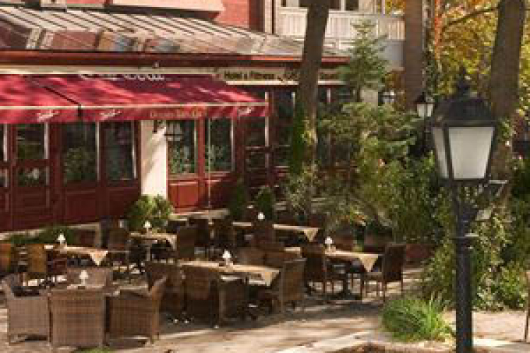 Zenés Grillterasz a Golden Ball Clubban