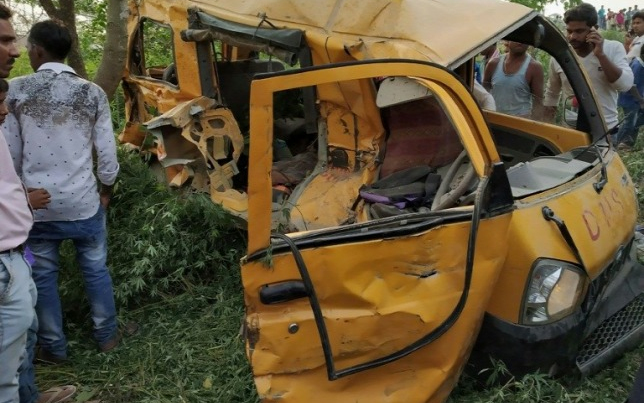 Tragédia! Iskolabusz ütközött vonattal - 13 gyerek meghalt