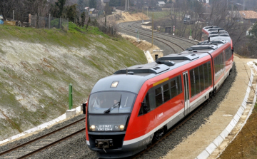 Változik a vasúti menetrend a pünkösdi hétvégén