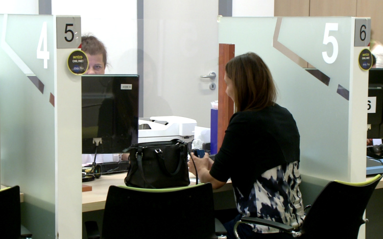 Hétvégén is nyitva tartanak a kormányablakok