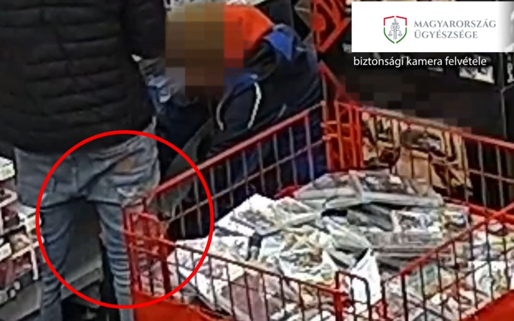 Kétszer is lopott a három szlovák férfi a győri áruházból