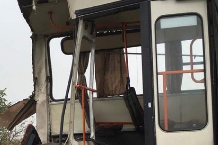 Tragédia! Vonat és busz ütközött Kónynál