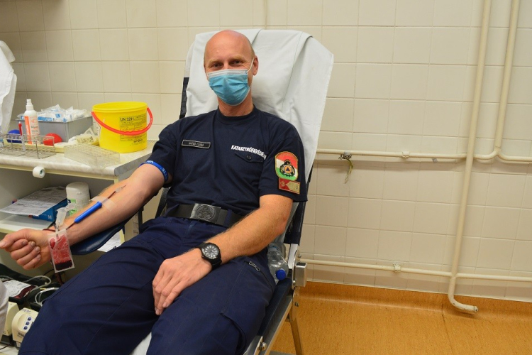 Ismét karjukat nyújtották a tűzoltók