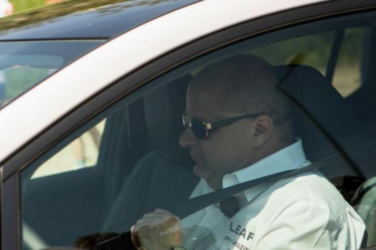 Vakon vezetett autót a Balatonnál