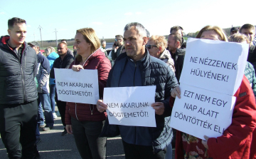 Bábolnán tüntettek, hogy Győr-Moson-Sopronból hozzájuk viszik a leölt marhákat