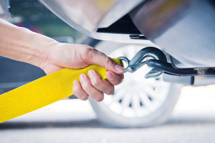 Hogyan vontasson biztonságosan? Amit minden autósnak tudnia kell