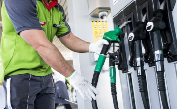 Mától olcsóbb lesz a benzin 