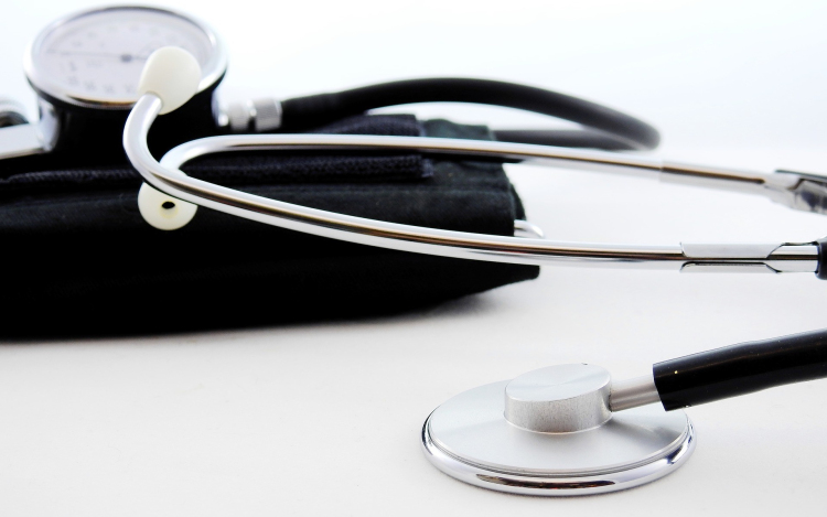 Hamis antigéntesztet szereztek majd megvesztegették az orvost mert elkapták a koronavírust