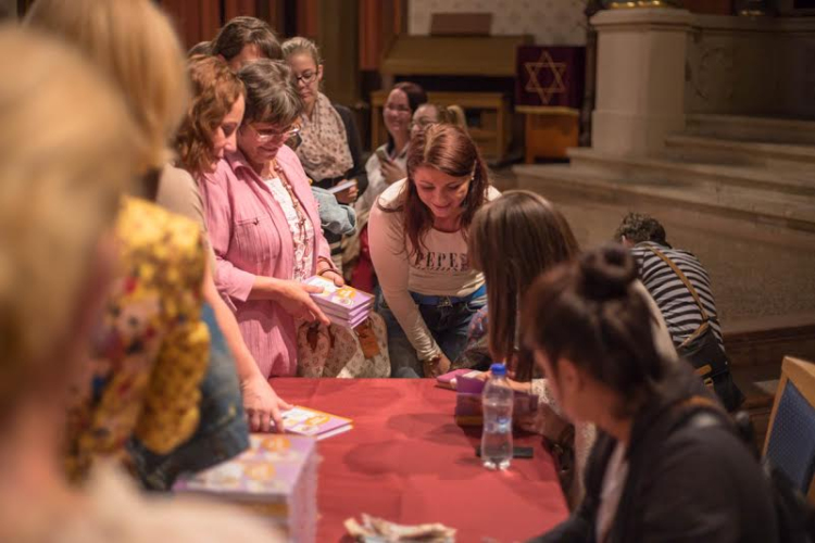 Oravecz Nóra - Élet másképp könyvbemutató _ photo Gombás Ákos