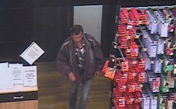 Keresik! Rádiót és élelmiszereket lopott