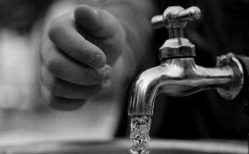 Elszíneződhet a víz Győrszentivánon és Likócson